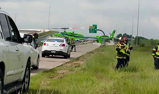 heroic-police-officer-distracts-child-car-accident-22 (1)