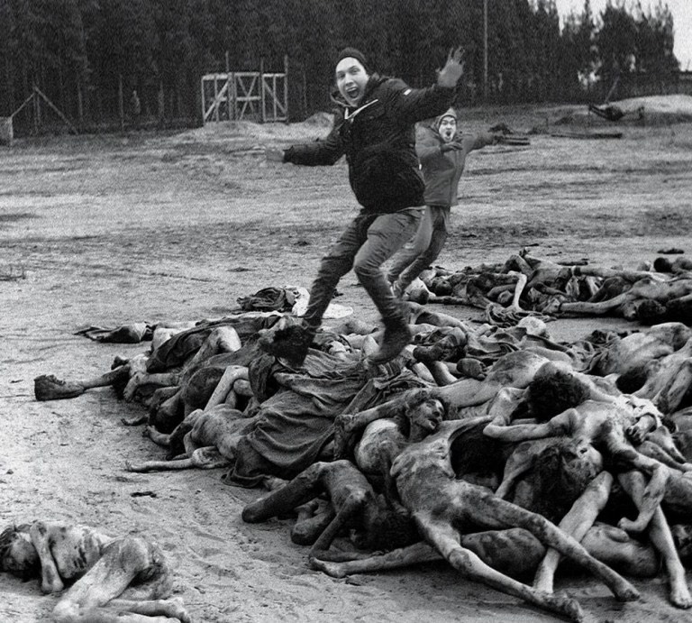 Powerful website shows why it s Holocaust selfies are so disrespectful Credit Shahak Shapira (22)