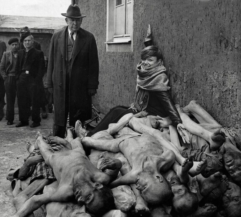 Powerful website shows why it s Holocaust selfies are so disrespectful Credit Shahak Shapira (7)