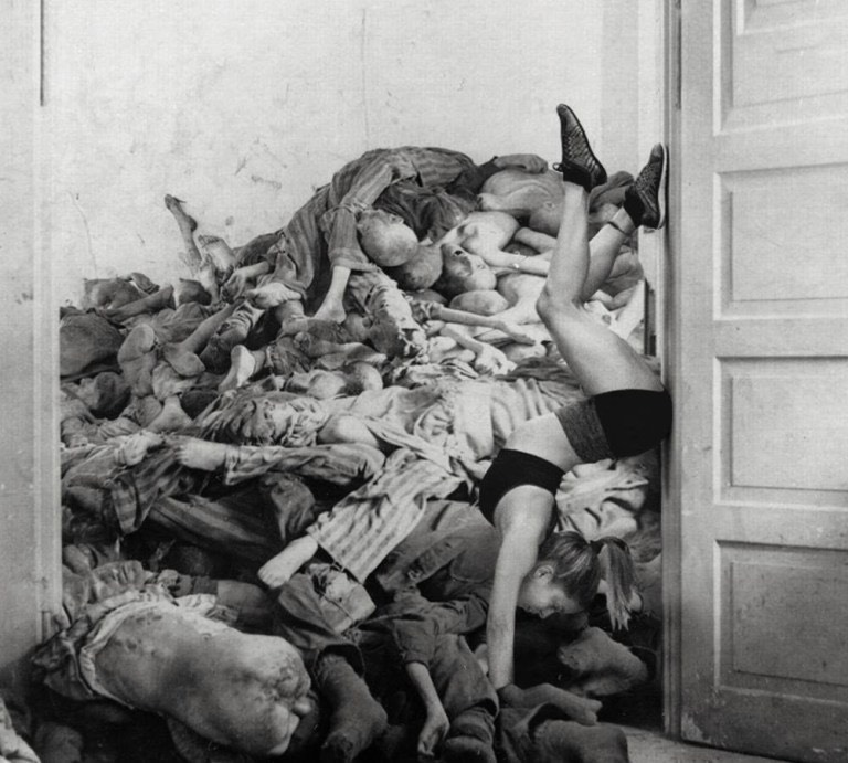 Powerful website shows why it s Holocaust selfies are so disrespectful Credit Shahak Shapira (21)