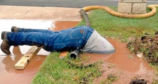 Texas-utility-worker-finds-viral-fame-for-dirty-job